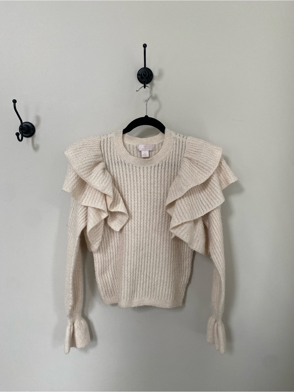 Rachel Parcell Cream Ruffle-Shoulder Knit Sweater